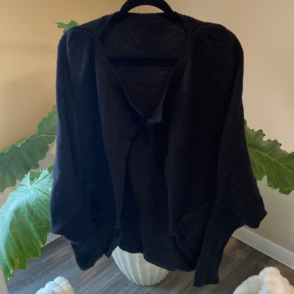 Tight fitted arm at bottom ballon top portion sweater with pockets!